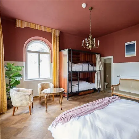 Selina Hotel 3*