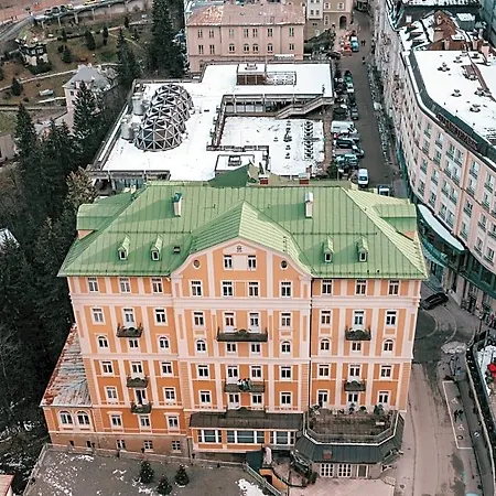 Selina Hotel 3*